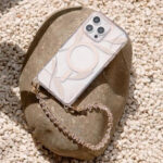Uniq Coehl iPhone 16 Pro (2024) 6.3 Magnetic Charging Lumino - Rose Gold - الصورة 3
